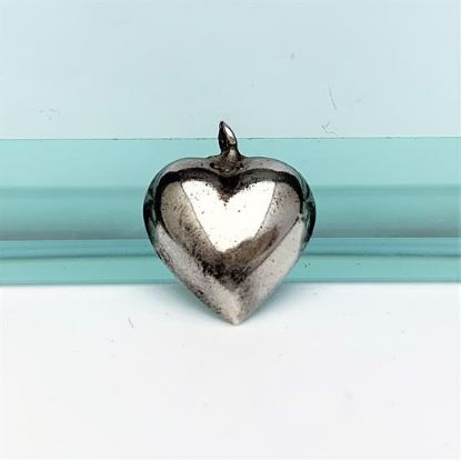Picture of Vintage Flat Back Puffy Heart Charm