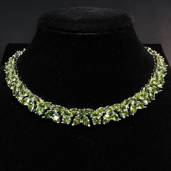 Picture of Qsi Necklaces -,peridot Cz Choker Necklace. 15" Long, .5" Wide