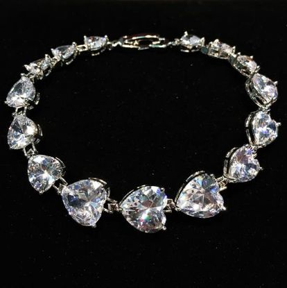 Picture of Qsi Bracelets -,clear Graduated Heart Cz Bracelet. 7" Long