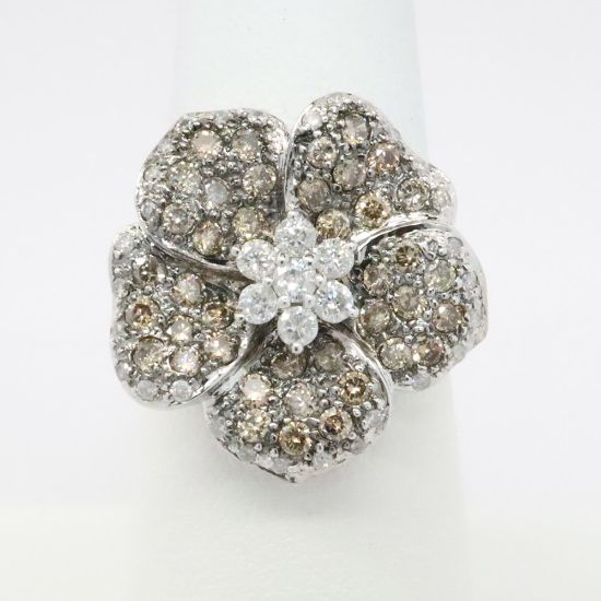 Picture of 14K White Gold Flower Diamond Fashion Ring