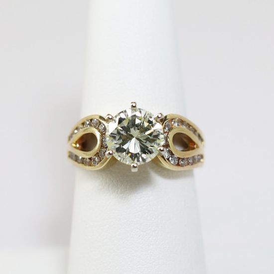 Picture of 14K Yellow Gold Round Cut Diamond Engagement Ring