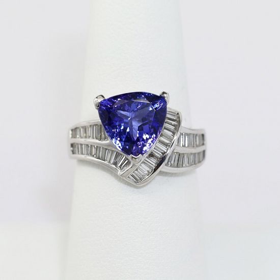 Picture of 18K White Gold Tanzanite & Diamond Fashion Ring