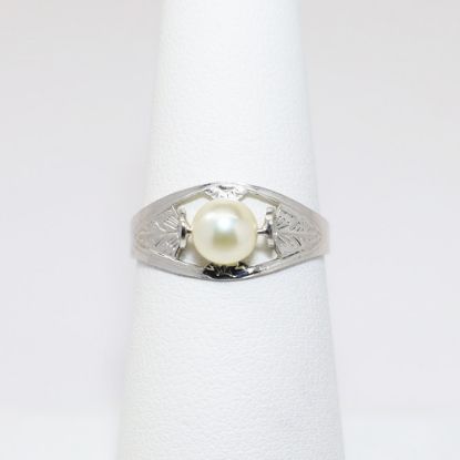 Picture of Vintage 18k Etched White Gold & Cultured Pearl Ring 