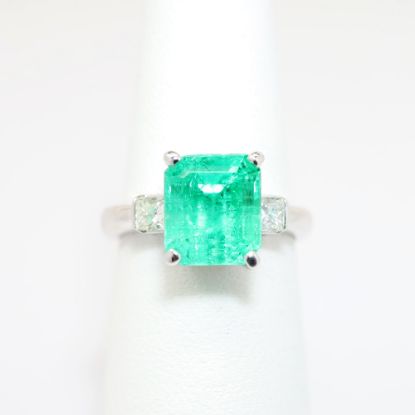 Picture of 18K White Gold 3.15ct Emerald Ring with Diamonds