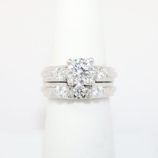 Picture of 14K White Gold Bridal Set with Diamond Solitaire & Diamond Band