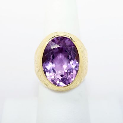 Picture of Vintage Etched 18k Yellow Gold & Oval Cut Amethyst Ring