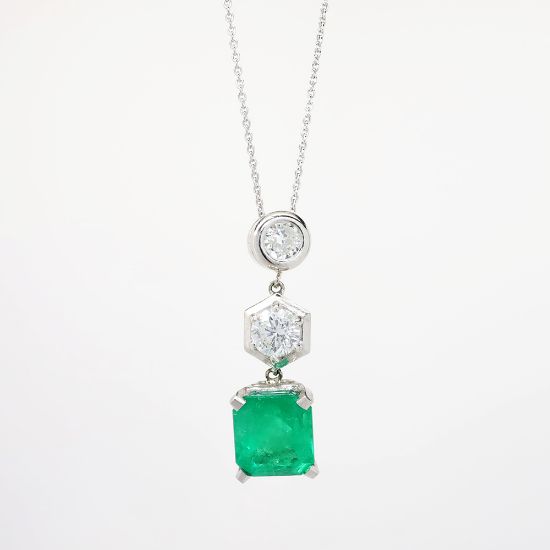 Picture of Exclusive Platinum, 5.23ct Emerald & Diamond Pendant Necklace