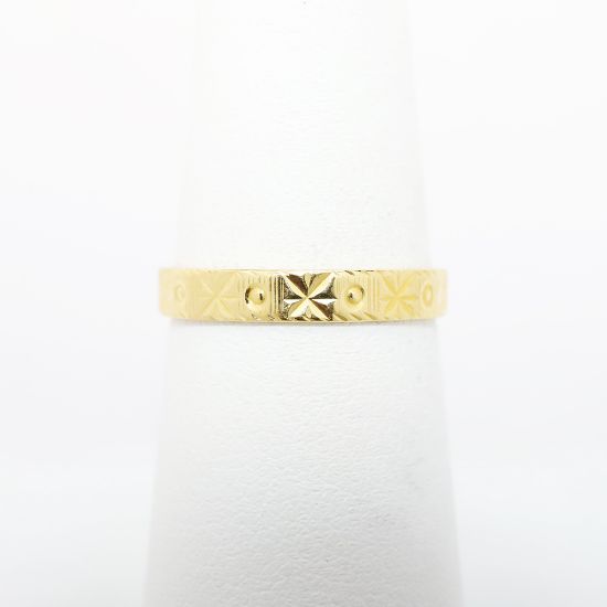 Picture of 18k Yellow Gold Star Embossed Band Ring