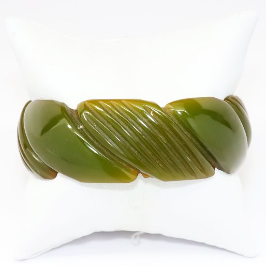 Picture of Vintage Spinach Green Carved Bakelite Bangle Bracelet