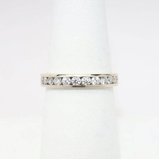 Picture of Classic 14k White Gold & Diamond Wedding Band