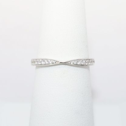 Picture of 18k White Gold & Diamond Lightly Contoured Wedding Band
