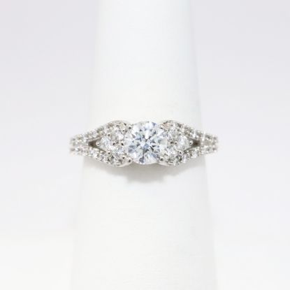 Picture of 14k White Gold & Round Brilliant Cut Diamond Engagement Ring