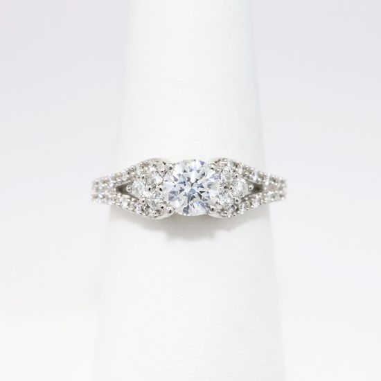 Picture of 14k White Gold & Round Brilliant Cut Diamond Engagement Ring