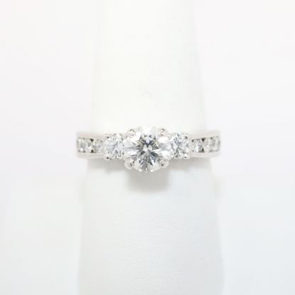 Picture of 18k White Gold & IGI Certified Round Brilliant Cut Diamond Engagement Ring