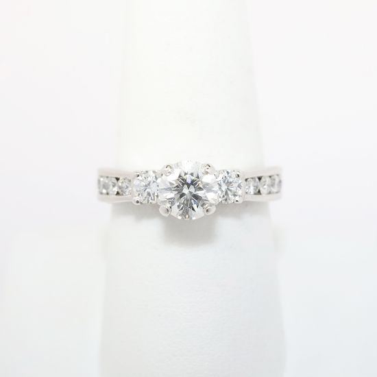 Picture of 18k White Gold & IGI Certified Round Brilliant Cut Diamond Engagement Ring