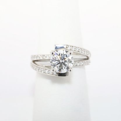 Picture of 14k White Gold & Round Brilliant Cut Diamond Solitaire Ring with Bypass Style Band