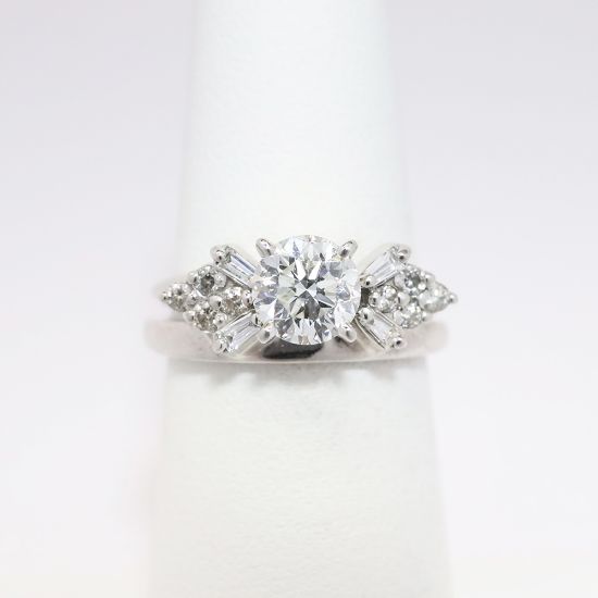 Picture of 14k White Gold & IGI Certified Round Brilliant Cut Diamond Solitaire Bridal Ring Set