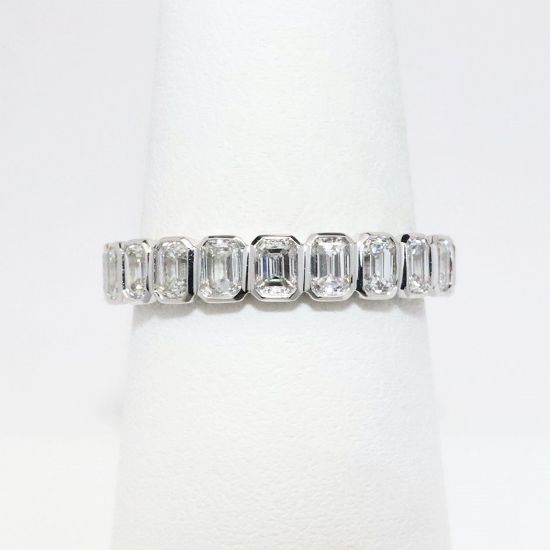 Picture of 14k White Gold & Emerald Cut Diamonds Wedding Band