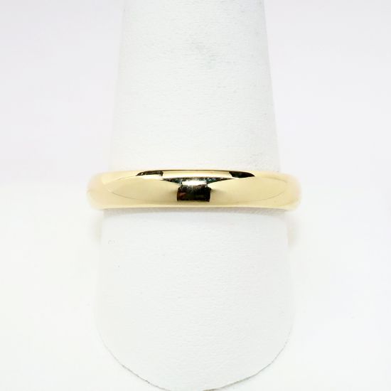 Picture of Traditional 14k Yellow Gold Men's Wedding Band  