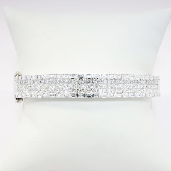 Picture of 14k White Gold & Pavé Set Diamond Bangle Bracelet