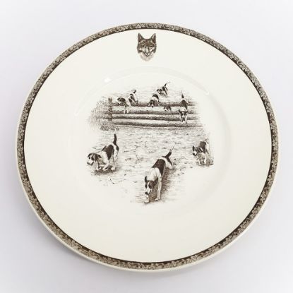 Picture of Wedgwood 'Full Cry' Fox Hounds Dinner Plate from the 'Sporting Dogs' Collection