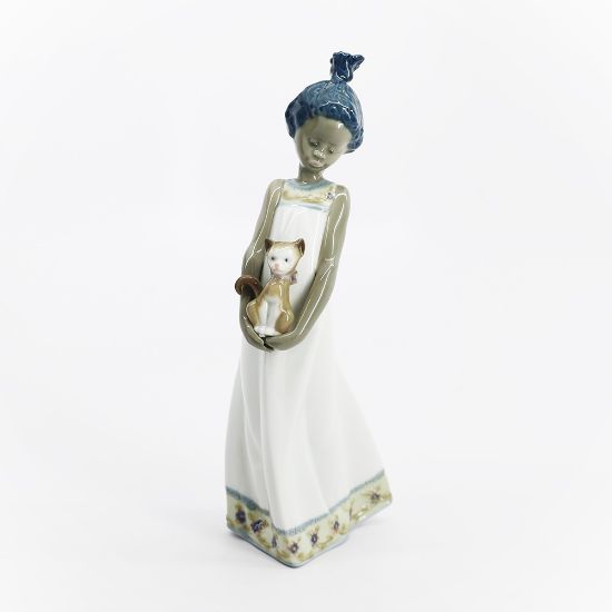 Picture of Lladro Porcelain 'Close to My Heart' Girl with Cat Black Legacy Figurine #5603 with Original Box