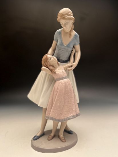 Picture of Lladro #8482 'I Want To Be Like You' Figurine