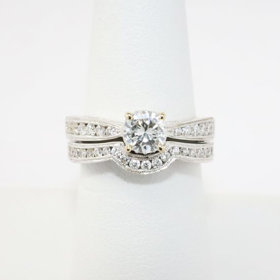 Picture of 18k White Gold & Round Brilliant Cut Diamond Bridal Ring Set