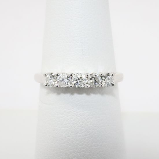 Picture of 14k White Gold & Round Brilliant Cut Diamond Wedding Band