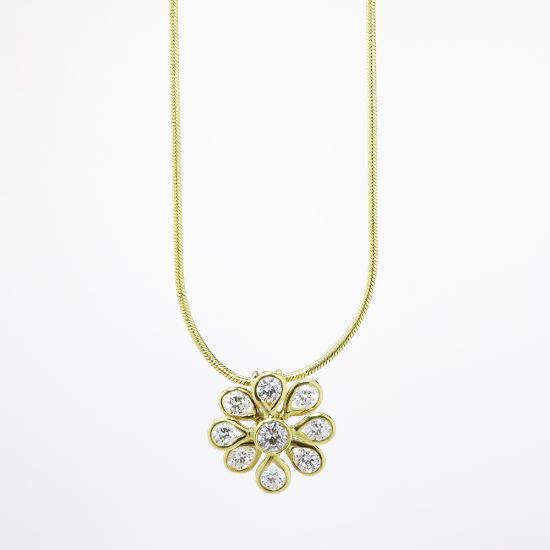 Picture of Jose Hess 18k Yellow Gold Necklace with Gold & Round Brilliant Diamond Flower Pendant