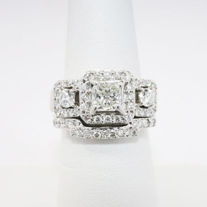 Picture of 18k White Gold Square & Round Brilliant Cut Diamond Bridal Ring Set