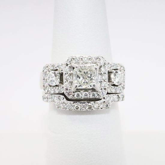 Picture of 18k White Gold Square & Round Brilliant Cut Diamond Bridal Ring Set