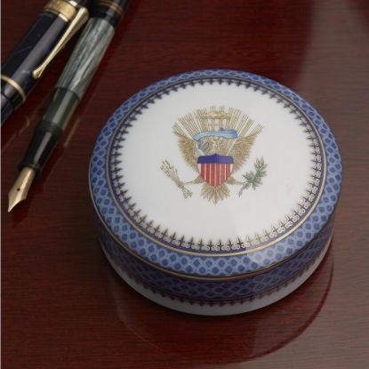 Picture of  Mottahedeh "Indigo Wave" Round Box With Eagle On Lid