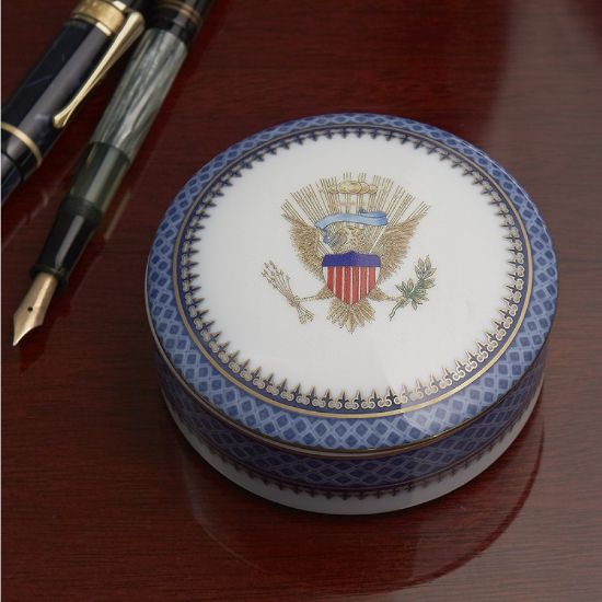 Picture of  Mottahedeh "Indigo Wave" Round Box With Eagle On Lid