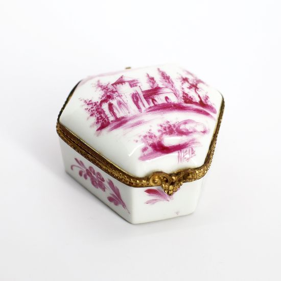 Picture of Antique Traditional Limoges Trinket Box With Castle Scene On Lid