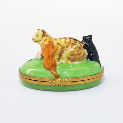 Picture of Mother Cat With Kittens Limoges Trinket Box By Artoria