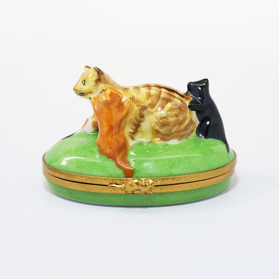 Picture of Mother Cat With Kittens Limoges Trinket Box By Artoria