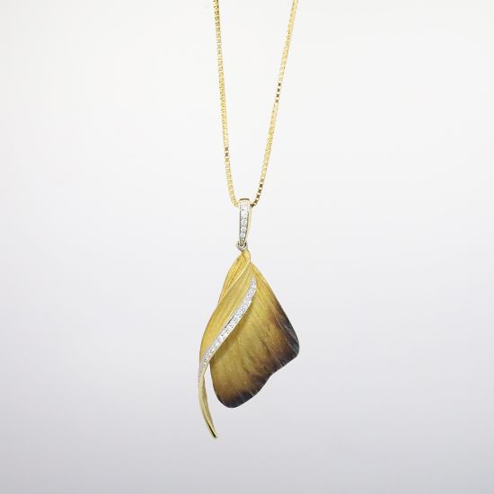Picture of 18k Yellow Gold Diamond & Enamel Necklace 