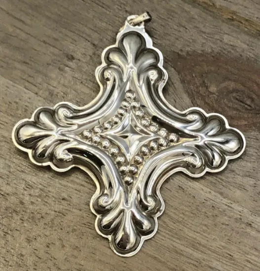 Picture of Reed & Barton Sterling Silver 1990 Annual Christmas Cross Ornament, with box