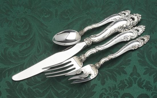Picture of Decor by Gorham 4 piece Dinner size Place Setting with a Modern Blade