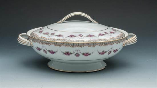 Picture of Covered Vegetable Bowl