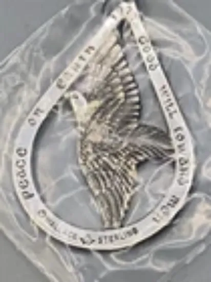 Picture of Wallace 1977 Annual Peace Dove Ornament Sterling Ornament, no box
