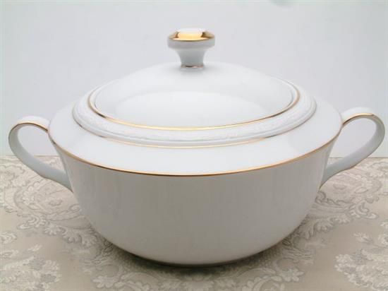 Picture of Covered Vegetable Bowl