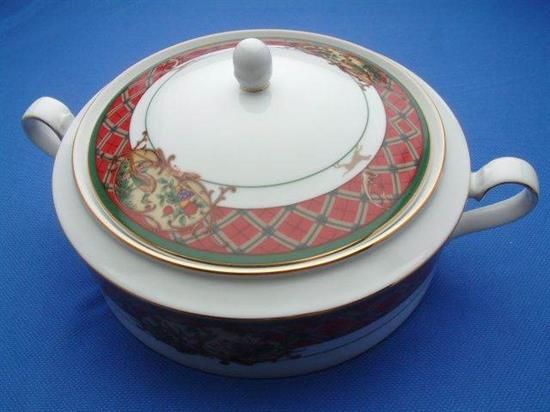 Picture of Covered Vegetable Bowl