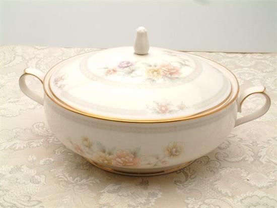 Picture of Covered Vegetable Bowl