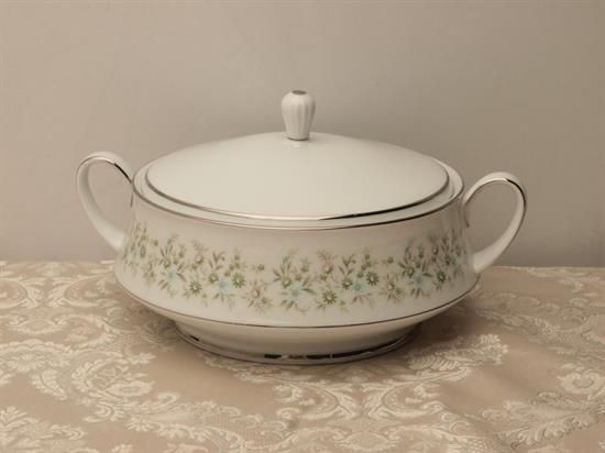 Picture of Covered Vegetable Bowl