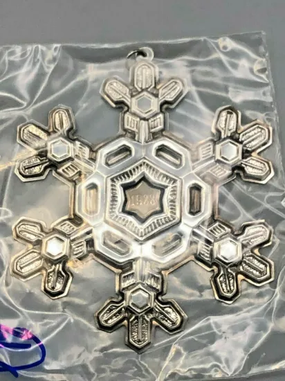 Picture of Gorham Sterling Silver 1988 Annual Snowflake Ornament, no box