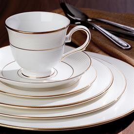 Show products in category Opal Innocence, Stripe, Gold