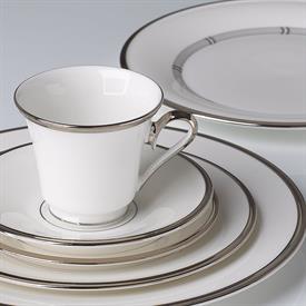 Show products in the Solitaire White pattern