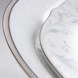 Show products in the Regina Platinum pattern